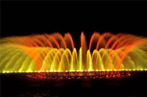 后官湖濕地公園里世界頂級(jí)的燈光音樂噴泉