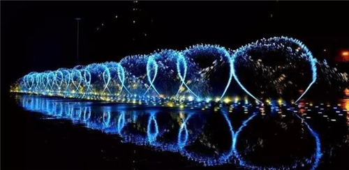 后官湖濕地公園里世界頂級(jí)的燈光音樂噴泉